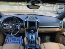 
 Porsche Cayenne 3.0 tiptronic full									