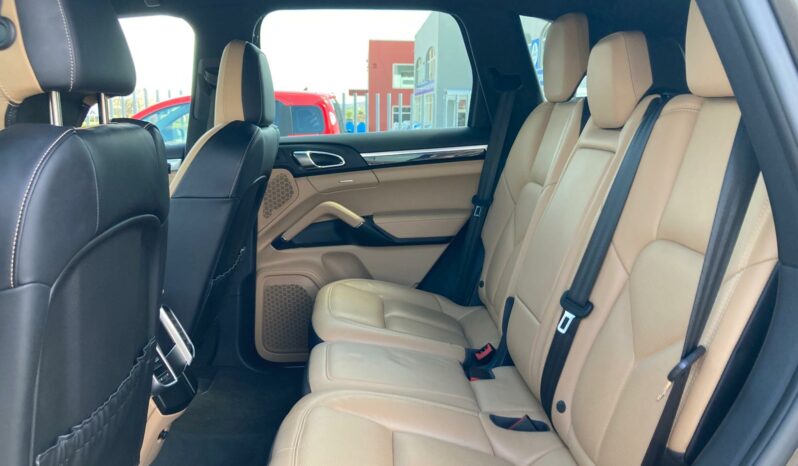 
 Porsche Cayenne 3.0 tiptronic full									