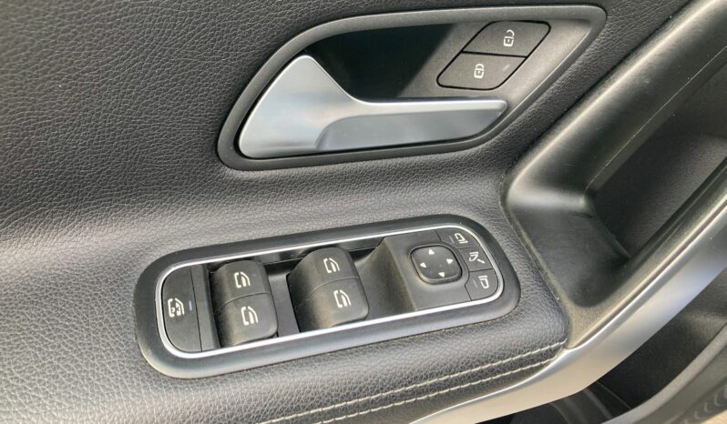 
 Mercedes-Benz A 180 d Sport auto full									