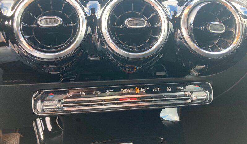 
 Mercedes-Benz A 180 d Sport auto full									