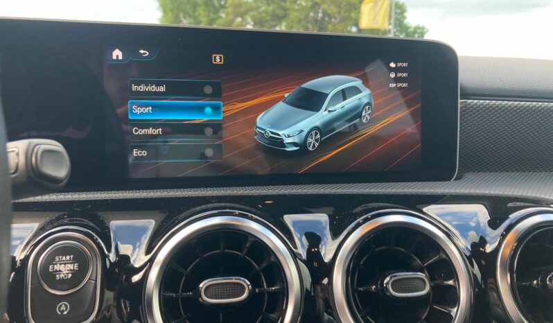 
 Mercedes-Benz A 180 d Sport auto full									