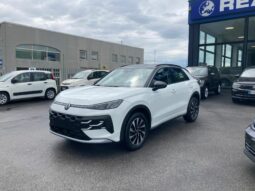 
 Volkswagen T-Roc 1.5 etsi Life 115cv dsg full									