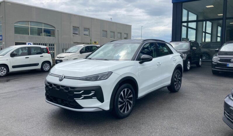 
 Volkswagen T-Roc 1.5 etsi Life 115cv dsg full									