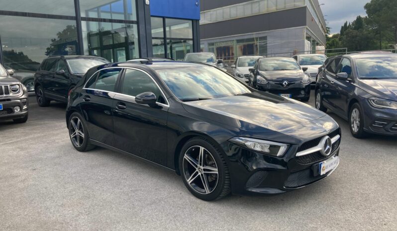 
 Mercedes-Benz A 180 d Sport auto full									