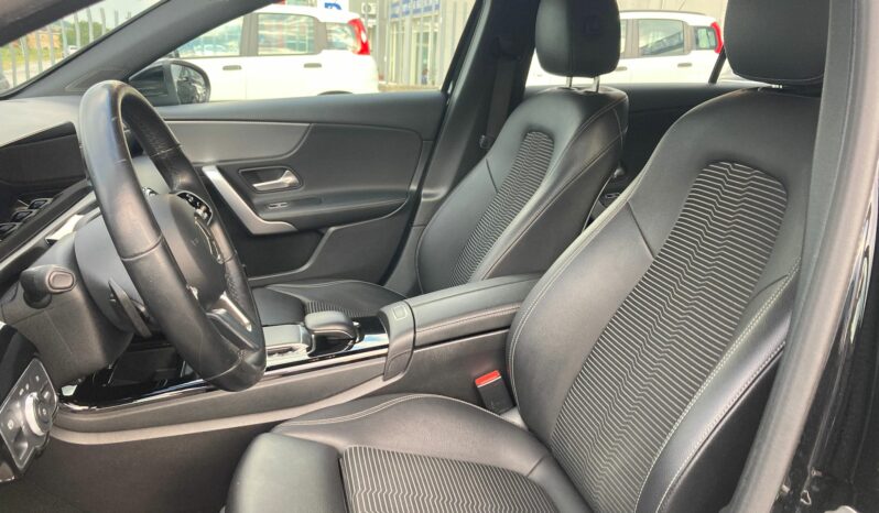 
 Mercedes-Benz A 180 d Sport auto full									