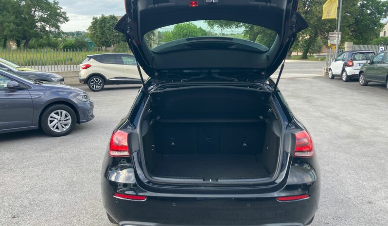 
 Mercedes-Benz A 180 d Sport auto full									