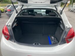 
 Peugeot 208 5p 1.6 bluehdi Allure 75cv full									