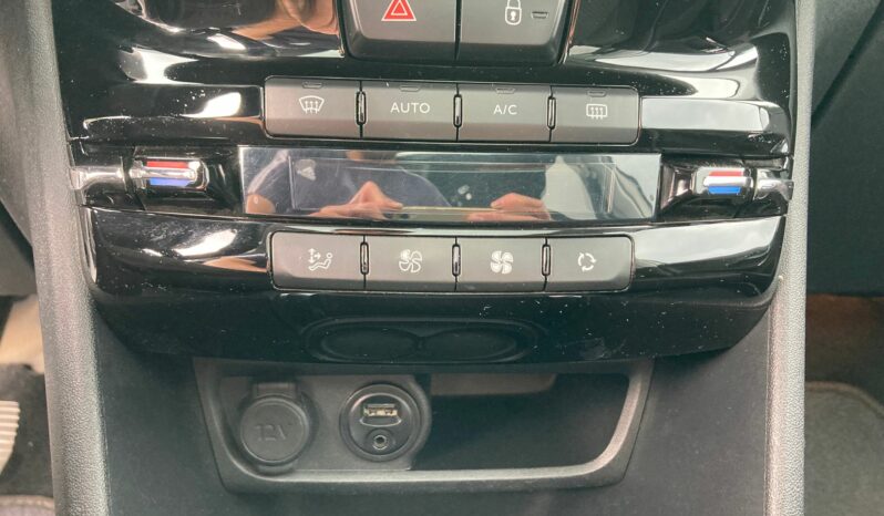 
 Peugeot 208 5p 1.6 bluehdi Allure 75cv full									