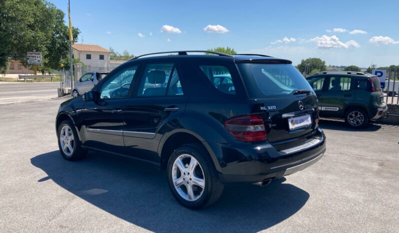 
 Mercedes-Benz ML 320 cdi Sport auto full									