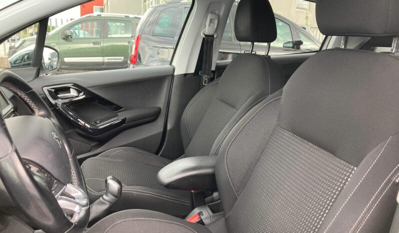
 Peugeot 208 5p 1.6 bluehdi Allure 75cv full									