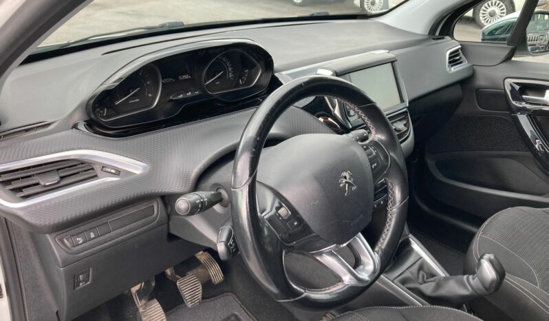 
 Peugeot 208 5p 1.6 bluehdi Allure 75cv full									