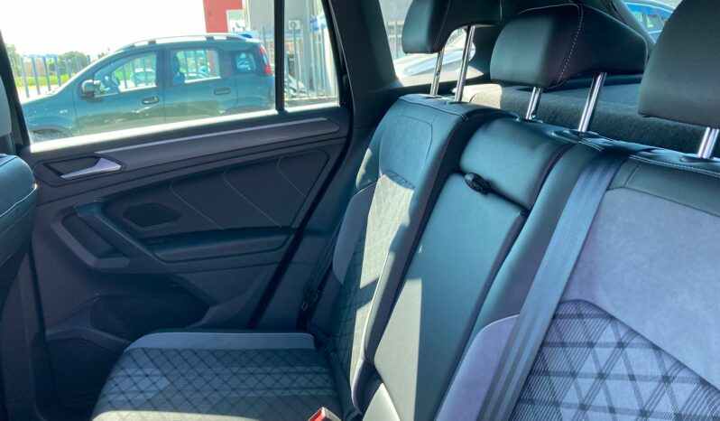 
 Volkswagen Tiguan 2.0 tdi R-Line 150cv dsg full									