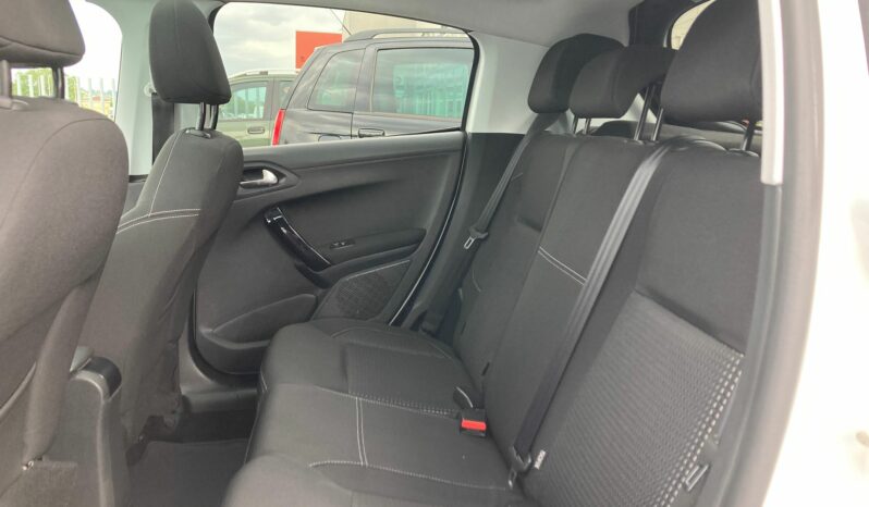 
 Peugeot 208 5p 1.6 bluehdi Allure 75cv full									
