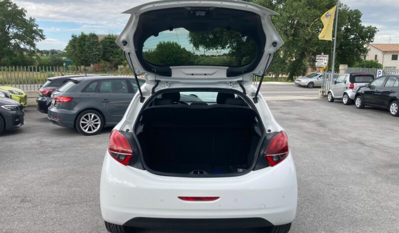 
 Peugeot 208 5p 1.6 bluehdi Allure 75cv full									