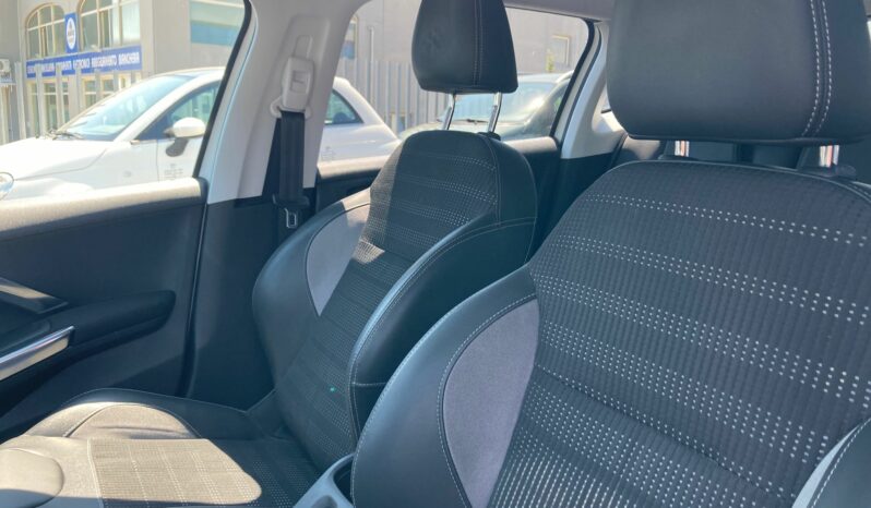 
 Peugeot 2008 1.6 bluehdi Allure s&s full									
