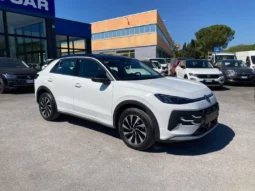 
 Volkswagen T-Roc 1.5 etsi Life 115cv dsg full									
