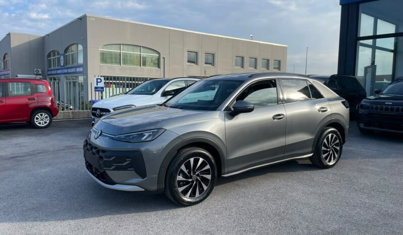 
 Volkswagen T-Roc 1.5 etsi Life 115cv dsg full									