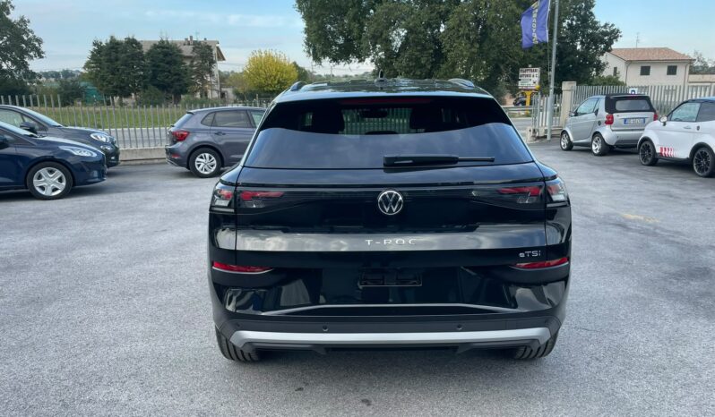 
 Volkswagen T-Roc 1.5 etsi Life 115cv dsg full									