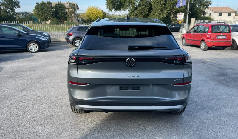 
 Volkswagen T-Roc 1.5 etsi Life 115cv dsg full									