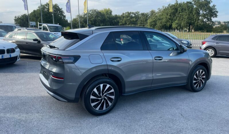 
 Volkswagen T-Roc 1.5 etsi Life 115cv dsg full									