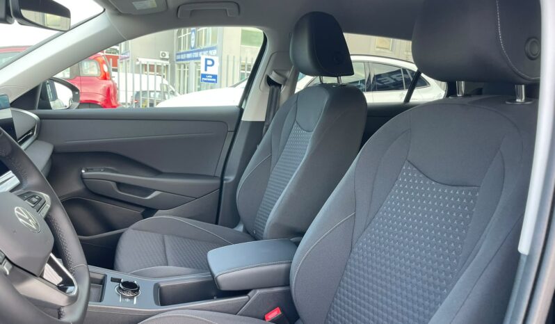 
 Volkswagen T-Roc 1.5 etsi Life 115cv dsg full									