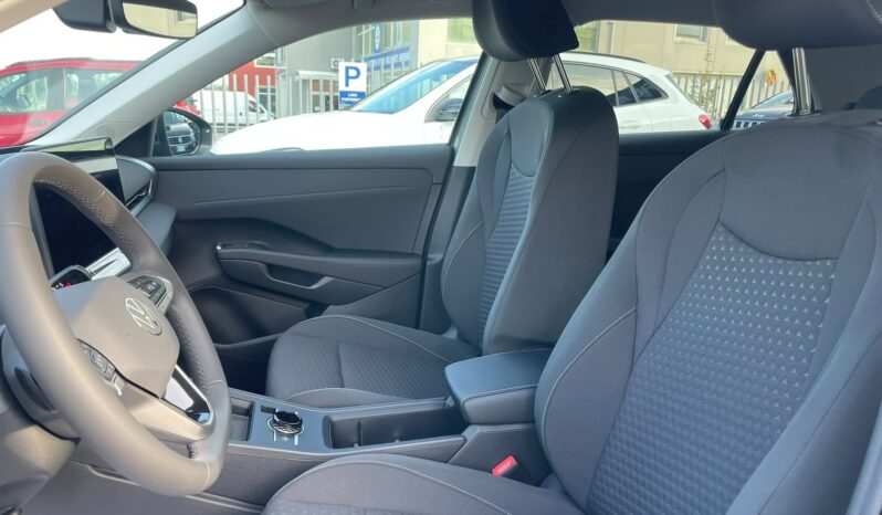 
 Volkswagen T-Roc 1.5 etsi Life 115cv dsg full									