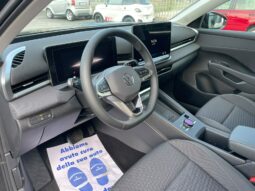 
 Volkswagen T-Roc 1.5 etsi Life 115cv dsg full									