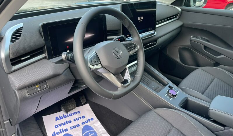 
 Volkswagen T-Roc 1.5 etsi Life 115cv dsg full									