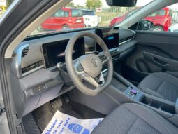 
 Volkswagen T-Roc 1.5 etsi Life 115cv dsg full									