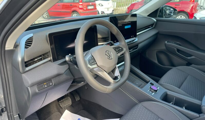 
 Volkswagen T-Roc 1.5 etsi Life 115cv dsg full									
