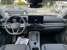 
 Volkswagen T-Roc 1.5 etsi Life 115cv dsg full									