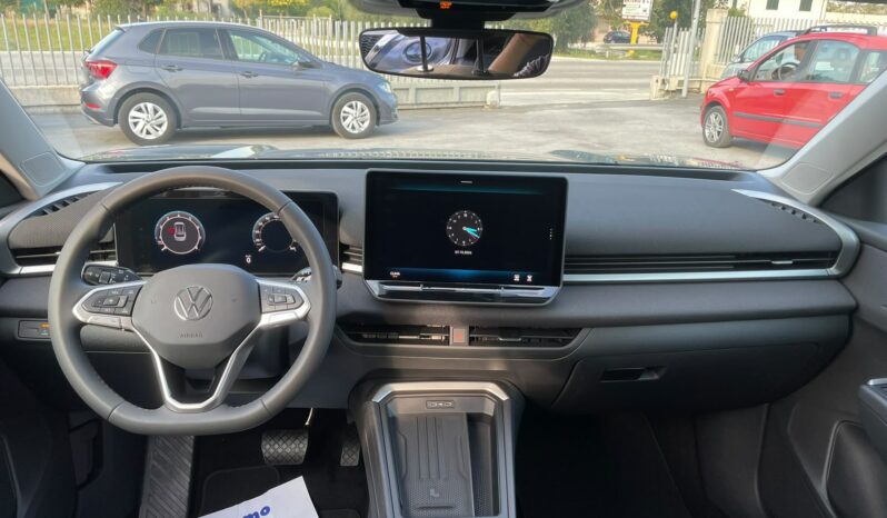 
 Volkswagen T-Roc 1.5 etsi Life 115cv dsg full									